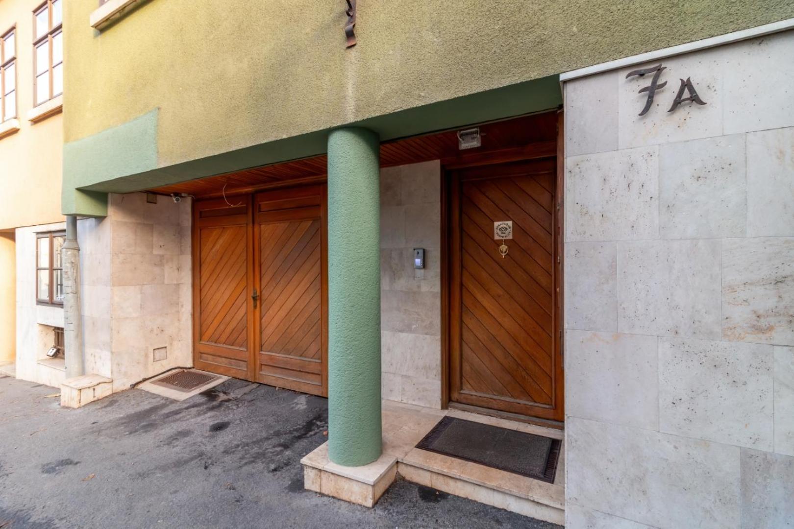 Donaticoeur Residence — Photos 1